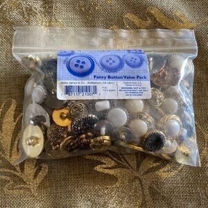 NWOT Jesse James & Co  fancy BUTTONS Dress It value pack SEWING CRAFTS. 4oz